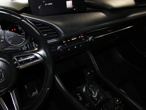 Used 2019 MAZDA MAZDA3 Hatchback FWD image 22