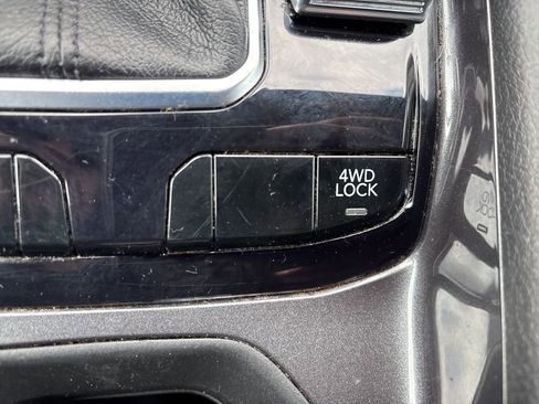 Used 2023 Jeep Compass Latitude AWD/4WD image 24