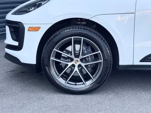 Certified 2026 Porsche Macan AWD/4WD image 11