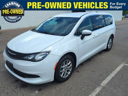 Used 2023 Chrysler Voyager LX FWD image 1