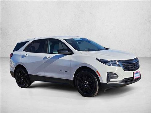 Used 2023 Chevrolet Equinox LS w/ LS Convenience Package image 3