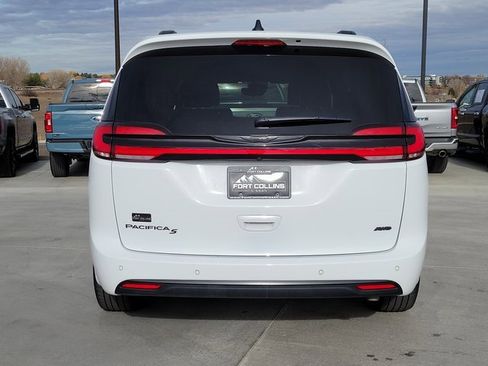 Used 2024 Chrysler Pacifica Touring-L w/ S Appearance Package image 12