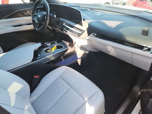 Used 2024 Cadillac Lyriq Sport image 10