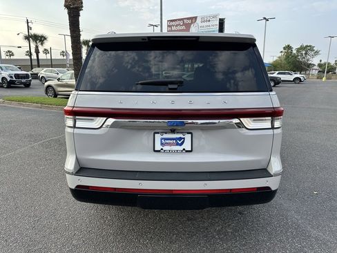 Used 2022 Lincoln Navigator Reserve image 5