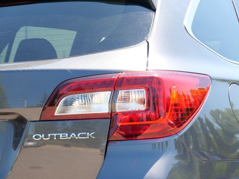 Used 2018 Subaru Outback 2.5i Premium AWD/4WD image 17