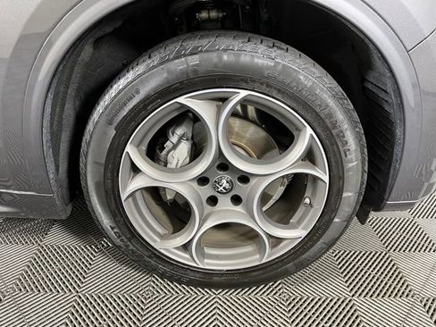 Used 2023 Alfa Romeo Stelvio Ti image 9
