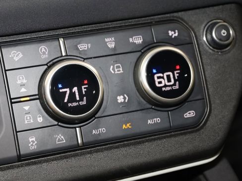 Used 2023 Land Rover Defender 110 SE image 32