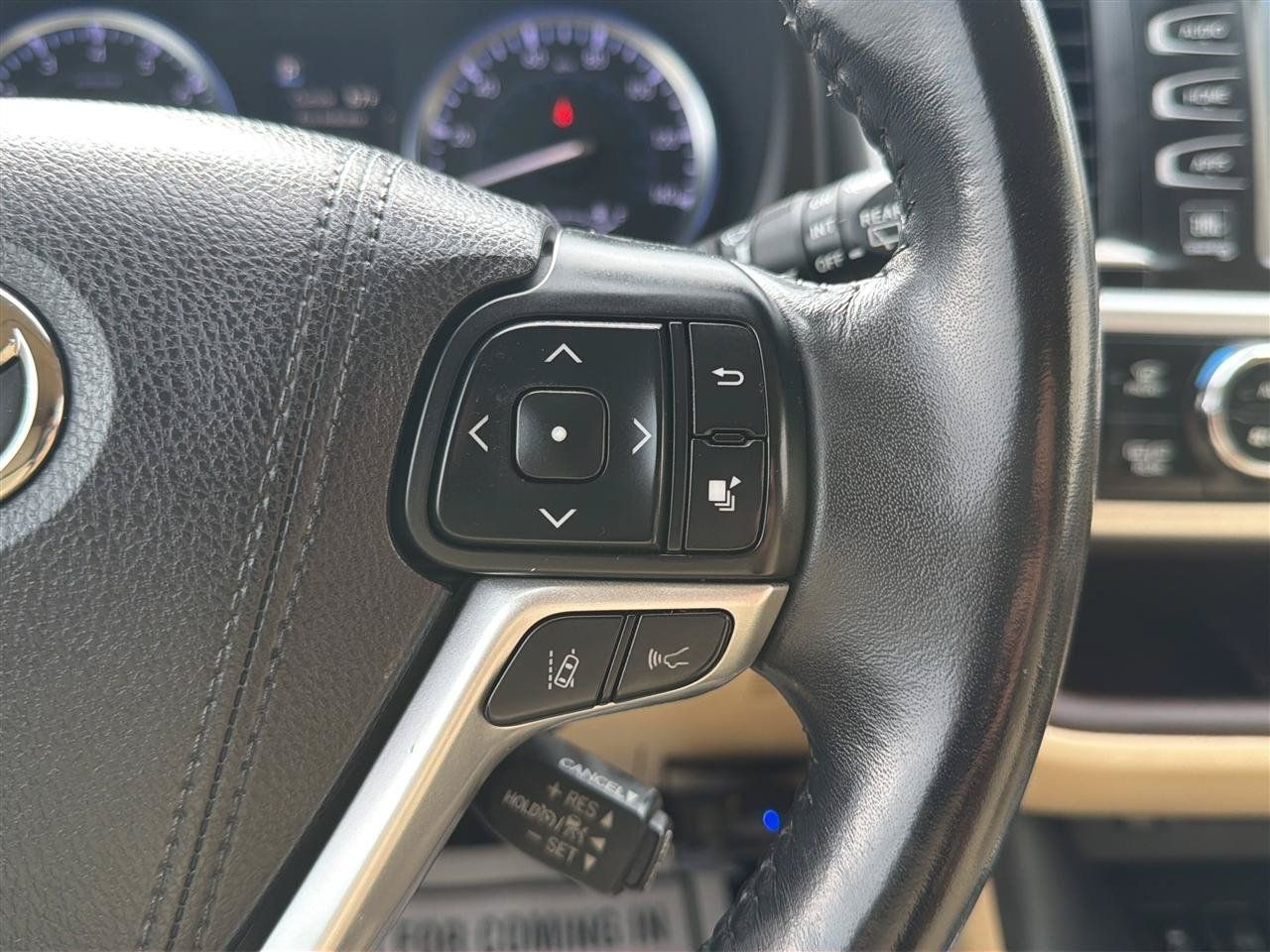 Used 2017 Toyota Highlander AWD V6 image 28
