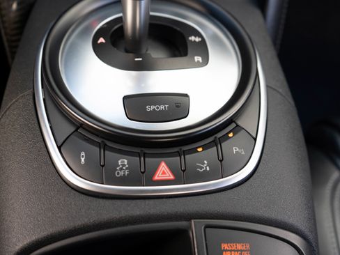 Used 2011 Audi R8 V8 image 36