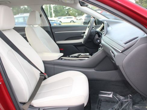 Used 2023 Hyundai Sonata SE w/ Cargo Package FWD image 11