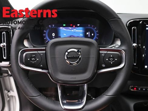 Used 2023 Volvo XC40 B5 Core AWD/4WD image 10