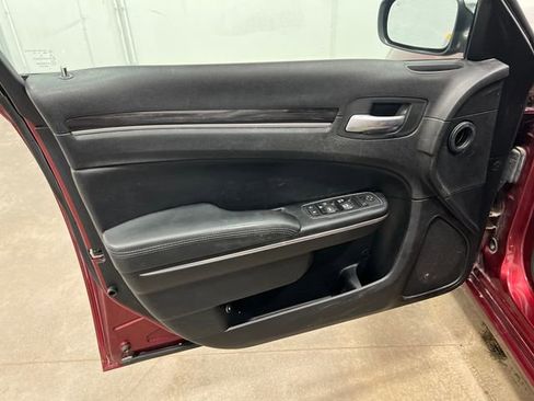 Used 2016 Chrysler 300 Limited image 10