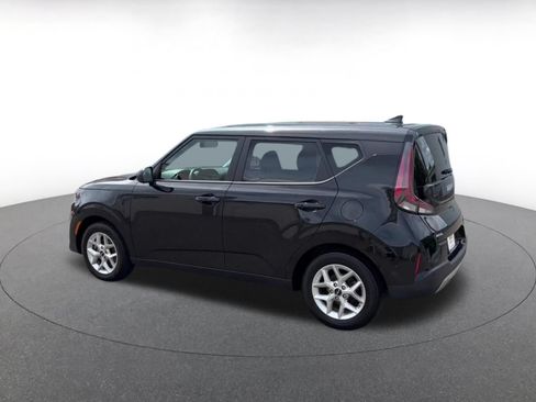 Used 2025 Kia Soul LX w/ LX Technology Package FWD image 10