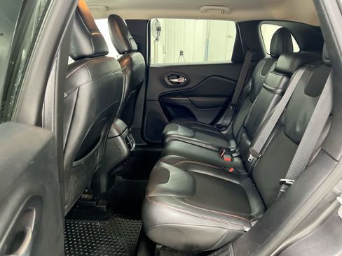 Used 2015 Jeep Cherokee Trailhawk AWD/4WD image 22
