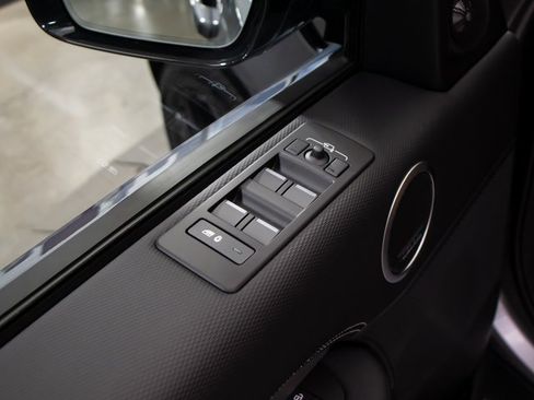 Certified 2025 Land Rover Discovery Dynamic SE image 14