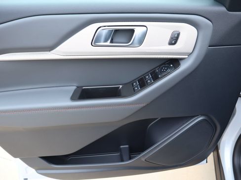 New 2026 Ford Explorer Active w/ Active Comfort Package RWD image 17