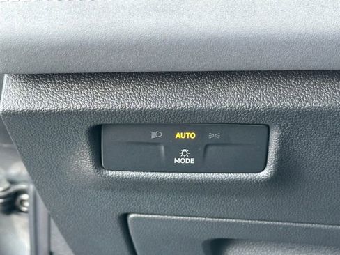 New 2026 Volkswagen Tiguan SE image 24