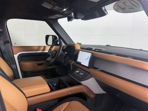 Used 2024 Land Rover Defender 130 X-Dynamic SE image 33