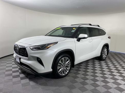 Used 2026 Toyota Highlander Platinum AWD/4WD image 4