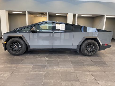 Used 2024 Tesla Cybertruck Cyberbeast AWD/4WD image 7