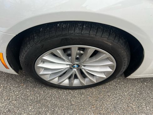 Used 2023 BMW 530i xDrive w/ Premium Package image 22