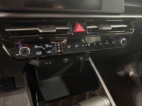 Certified 2025 Kia Niro LX image 22