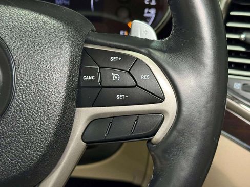 Used 2017 Jeep Grand Cherokee Limited image 12