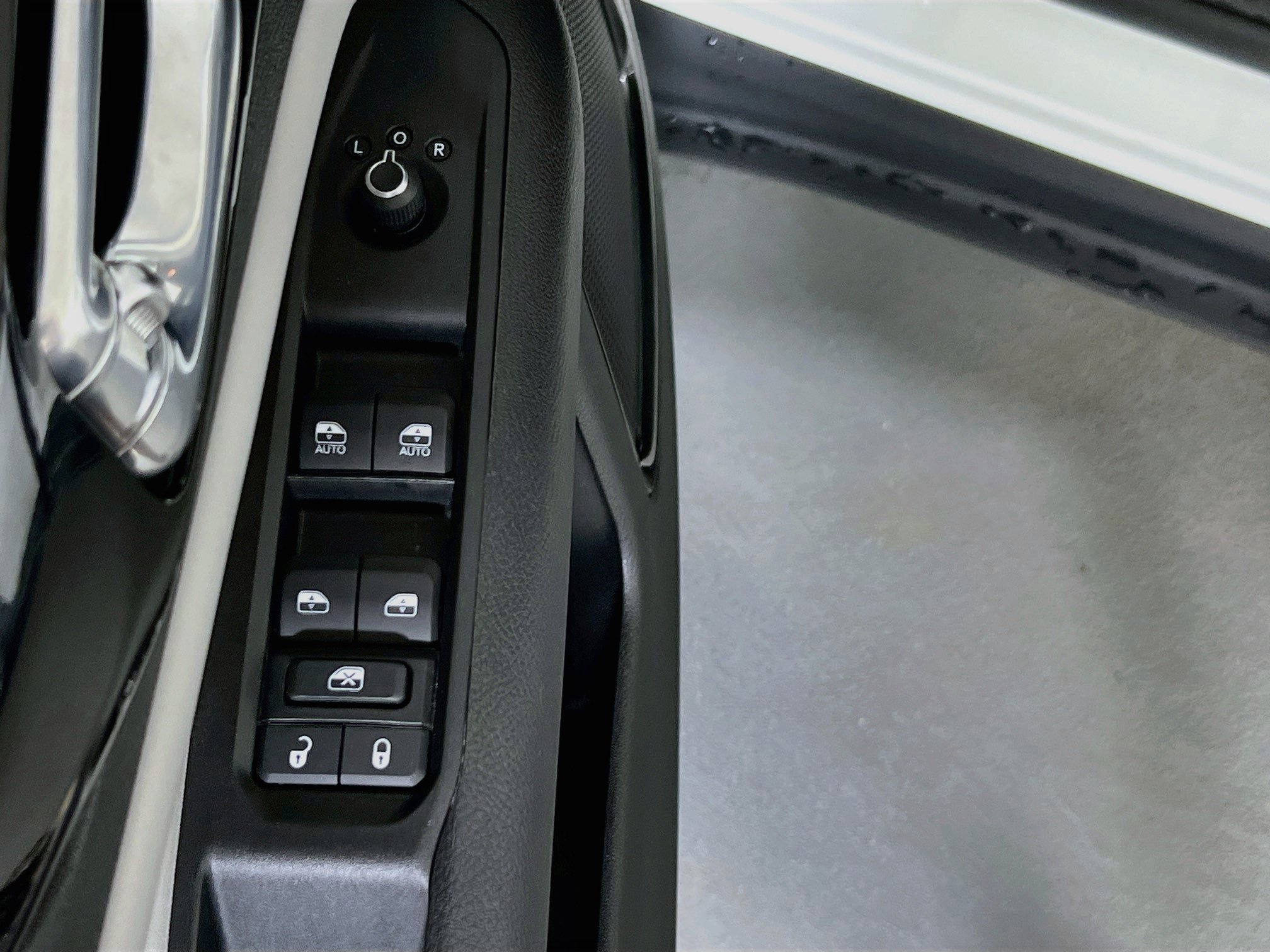 Used 2022 Jeep Compass Limited AWD/4WD image 17