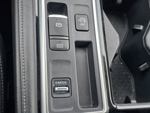 Used 2025 Nissan Pathfinder SV FWD image 21