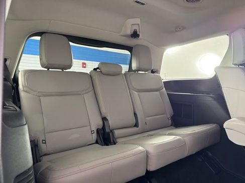 New 2025 Ford Expedition Active image 25