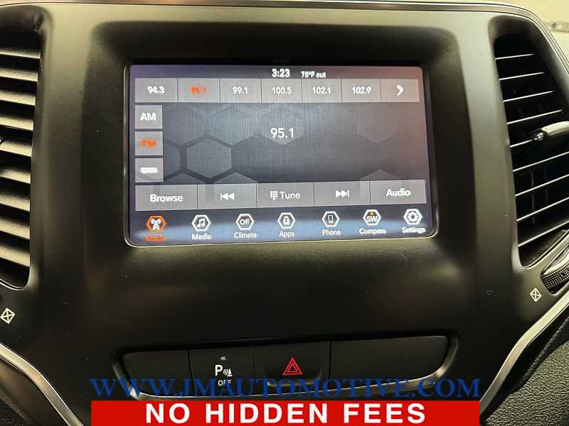 Used 2020 Jeep Cherokee Latitude Plus AWD/4WD image 22