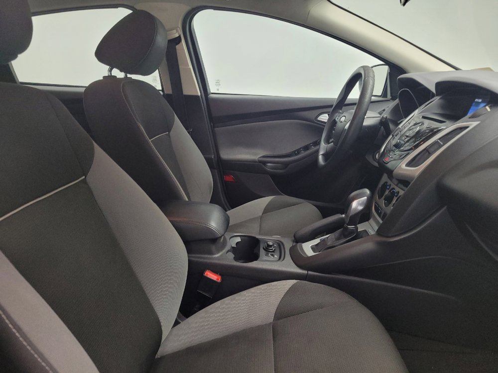 Used 2014 Ford Focus SE w/ SE Winter Package FWD image 21