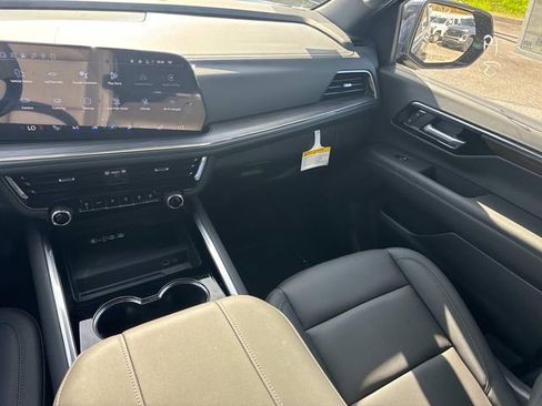 New 2026 Chevrolet Suburban LT w/ Comfort Package AWD/4WD image 20