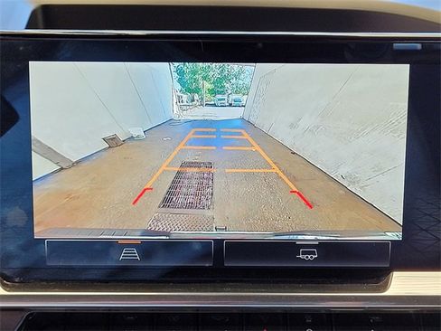 Used 2024 GMC Sierra 1500 SLT image 13