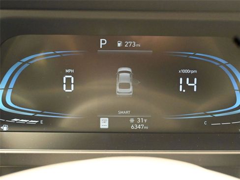 Certified 2025 Hyundai Elantra Sport image 5