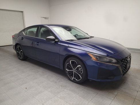 Used 2024 Nissan Altima 2.5 SR w/ SR Premium Package FWD image 11
