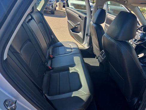 Used 2020 Volkswagen Passat 2.0T SE image 18