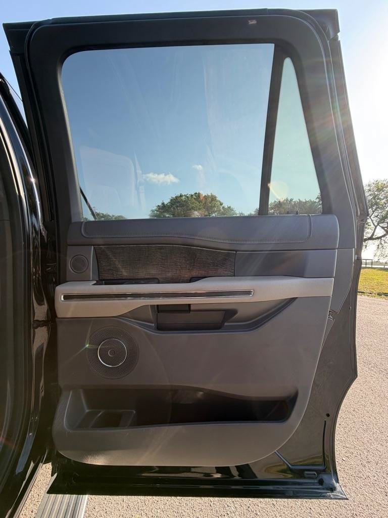 Used 2019 Ford Expedition Max Limited RWD image 16