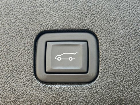 Used 2024 Cadillac XT6 Sport w/ Technology Package AWD/4WD image 34