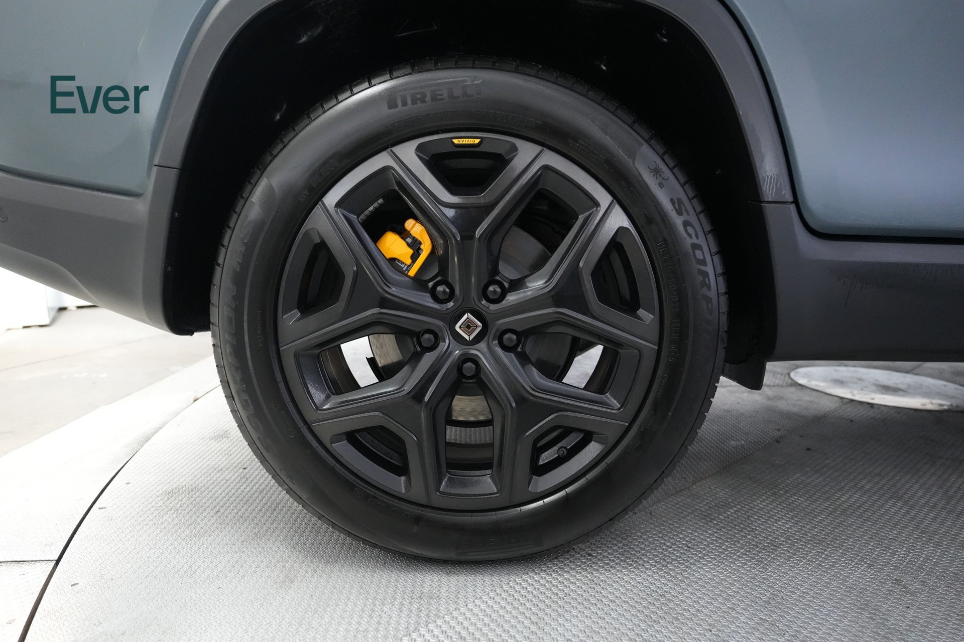 Used 2025 Rivian R1T Premium Tri AWD/4WD image 21