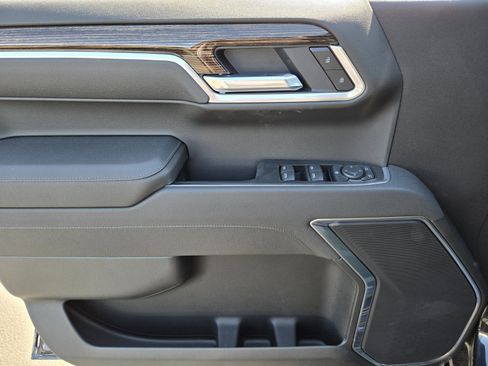 New 2025 GMC Sierra 1500 Elevation image 9