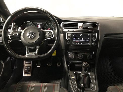 Used 2017 Volkswagen GTI SE image 21