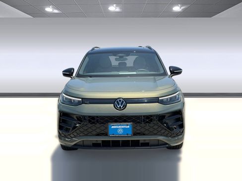 Certified 2026 Volkswagen Tiguan SE R-Line FWD image 6