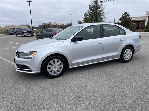 Used 2016 Volkswagen Jetta S image 2