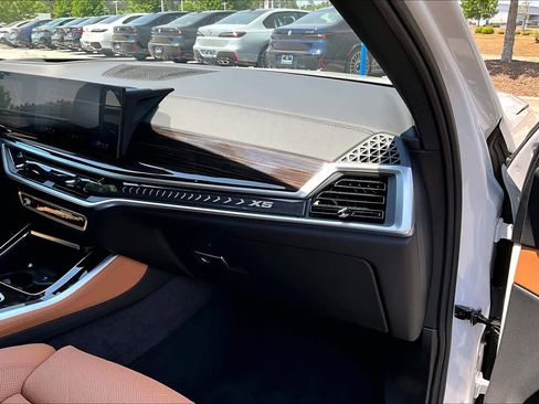 Used 2024 BMW X5 sDrive40i w/ Premium Package RWD image 18