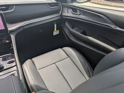 New 2025 Jeep Grand Cherokee Overland w/ Adv Protech Group III image 21