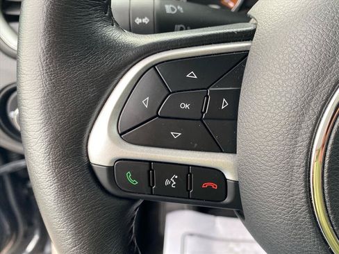 Certified 2023 Jeep Renegade Latitude w/ Premium Group AWD/4WD image 19
