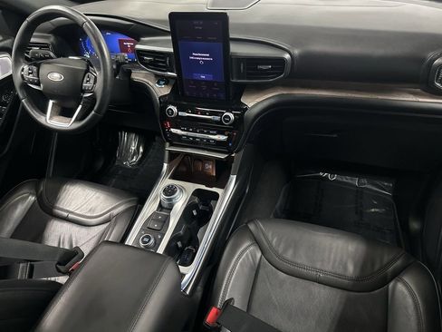 Used 2022 Ford Explorer Platinum w/ Equipment Group 601A AWD/4WD image 12