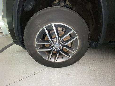 Used 2018 Jeep Grand Cherokee Limited w/ Luxury Group II image 10