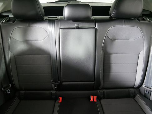 Certified 2022 Volkswagen Taos SE w/ Panoramic Sunroof Package image 13